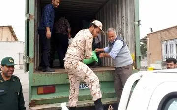 ارسال دومین مرحله کمک‌های مردم قم به سیل زدگان استان‌های شمالی