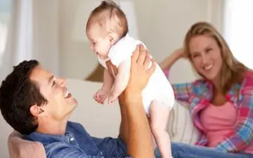 بچه معمولا شبیه کی میشه؟ پدر یا مادر؟ 