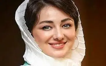 استایل مردانه ویدا جوان همه را شوکه کرد|ویدا جوان با مینی اسکارف و پیراهنی بدن نما!