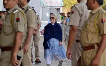 تیپ عجیب هیلاری کلینتون در هند