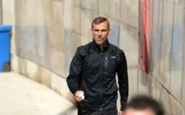 منظور کاپیتان سرخ‌ها چه کسی یا چه کسانی است؟