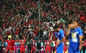 کری‌خوانی پرسپولیسی‌ها قبل از دربی