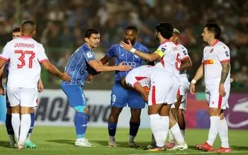 انتقاد مدافع المحرق از وضعیت چمن ورزشگاه شهر قدس!