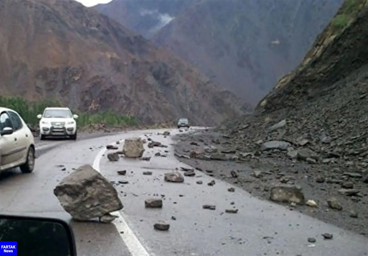 ۲ محور در استان کرمانشاه بر اثر ریزش کوه مسدود شد

