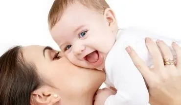 فواید شگفت انگیز بوسیدن کودک توسط والدین 