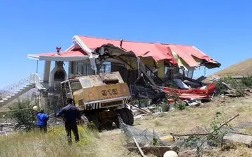 تخریب ویلای مجلل و لاکچری در مرند