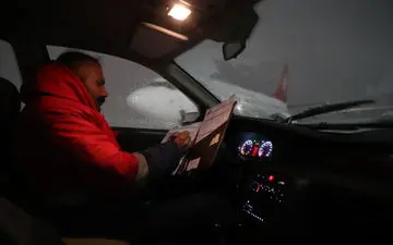 باند فرودگاه مشهد با انجام برف‌روبی، عملیاتی است