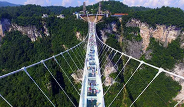 افتتاح طولانی‌ترین پل شیشه‌ای جهان در چین + فیلم 