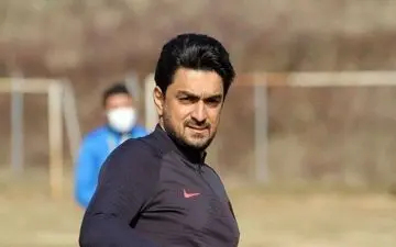 انتقاد تند از فرهاد مجیدی : تیم استقلال جای تفریح نیست