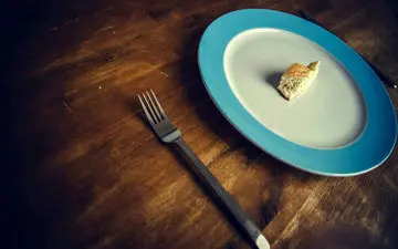 ۵ ترفند برای احساس سیری بیشتر با خوردن غذای کمتر