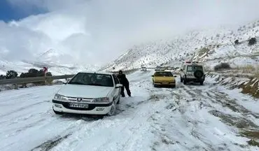 گرفتاری 25 خانوار در برف و کولاک جاده «توسکستان» و «درازنو»