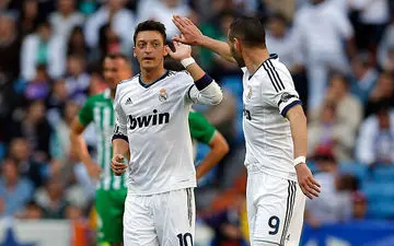 اوزیل: برای بنزما خیلی خوشحال هستم