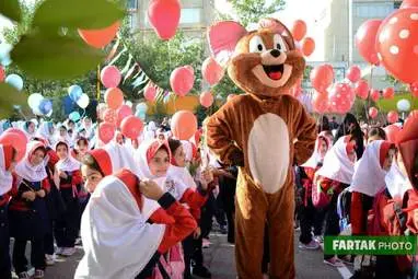 شور و اشتیاق فرشتگان مهرآفرین دبستان مهر آذین در اولین روز مهر 
