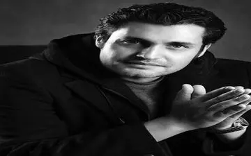 بازیگر مشهور بر مزار پدر در کربلا 