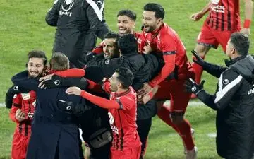مربی پرسپولیس: می‌توانستیم با اختلاف زیاد برنده باشیم