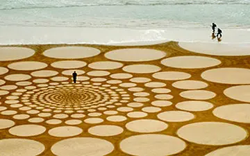 خلق آثار هنری زیبا روی ماسه‌ها + فیلم