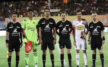 استفاده از گاز اشک‌آور در دیدار مس و پرسپولیس در کرمان!/ دلیل تأخیر در شروع بازی چه بود؟
