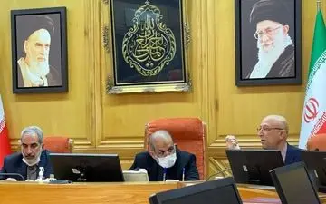 
وزیر کشور خواستار بازگشایی مدارس و دانشگاهها شد
