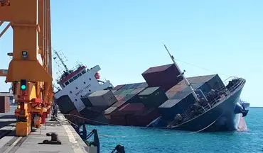 واژگونی یک کشتی کانتینری در بندر شهید رجایی/ 3 نفر مصدوم شدند 