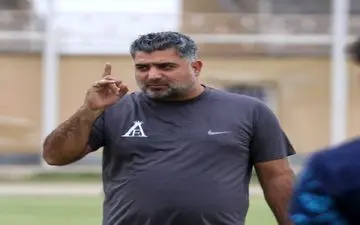 تیم های حریف با هواپیما چارتر رفت و آمد می‌کنند اما تیم من برای هزینه رفت و آمد با اتوبوس هم مشکل دارد/شرمنده بازیکنانم هستم