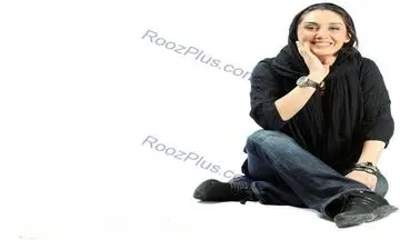 تیپ و ژست عجیب و غریب بازیگر زن سوپراستار