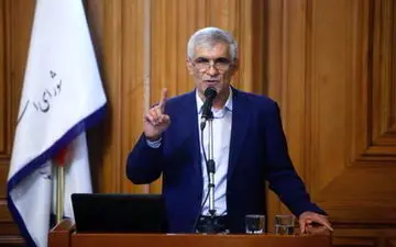 امضاء حکم شهردار تهران از سوی وزیر کشور