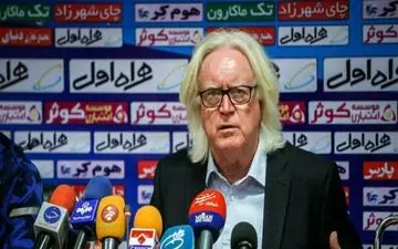 حمله استقلالی های متعصب به شفر ؛ سرمربی استقلال روی دیگر فوتبال ایران را دید !