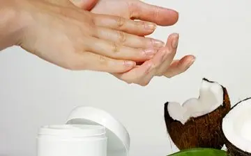 خواص شگفت انگیز روغن نارگیل برای ناخن | داشتن ناخن‌هایی سالم با روغن نارگیل+نحوه استفاده