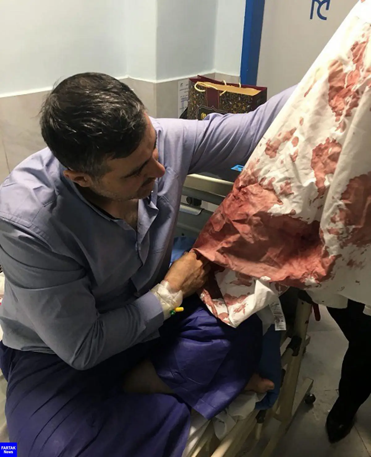 حمام خون در بیمارستان معروف تهران / دکتر کلیه چاقو چاقو شد! + عکس