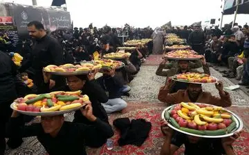 پذیرایی سخاوتمندانه عراقی‌ها از زوار اربعینی امام حسین علیه السلام +فیلم 