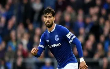 گومش با اورتون قرارداد بست