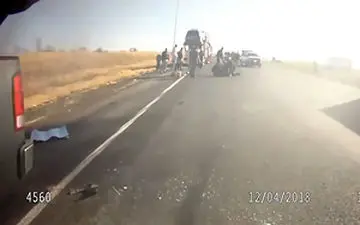 گیر کردن پای راننده زیر فرمان+فیلم