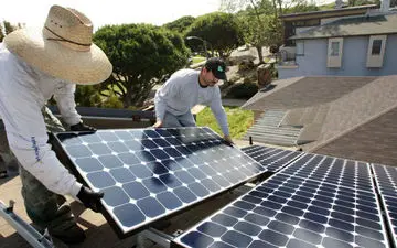 اجرای طرح پنل های خورشیدی برای۵۲۰ مددجو کمیته امداد خراسان رضوی 