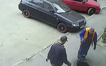 سقوط دختربچه دو ساله به داخل کانال فاضلاب