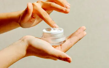 کسانی که پوست چربی دارند باز هم باید از مرطوب‌کننده استفاده کنند؟