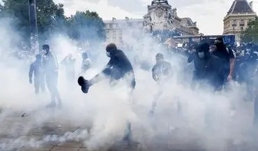شلیک گاز اشک‌آور به تجمع کارمندان بخش بهداشت و درمان فرانسه