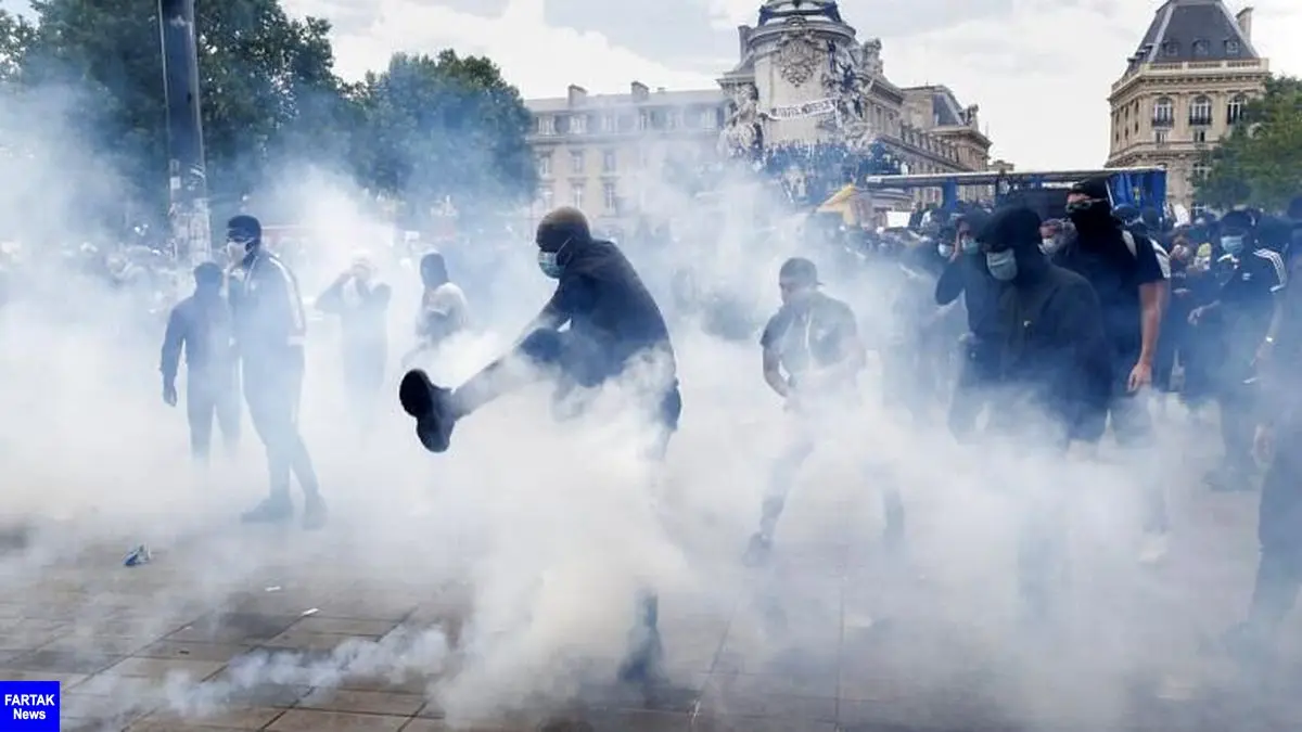 شلیک گاز اشک‌آور به تجمع کارمندان بخش بهداشت و درمان فرانسه