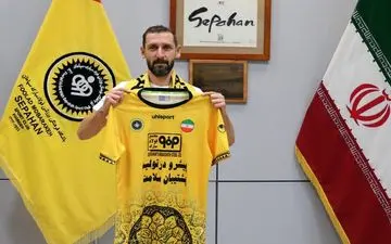 تمدید خلعت با طلایی پوشان