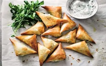 طرز تهیه بورک پیاز؛ فینگر فود خوشمزه و مجلسی با طعمی متفاوت