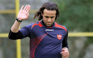 عکس/ افتخارات علی کریمی در دوران بازیگری