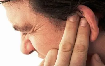 در گوشمان آب رفت چکار باید انجام دهیم؟ 