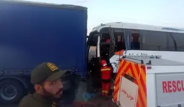 سمنان در شوک دو حادثه مرگبار؛ یک کشته در برخورد اتوبوس و تریلی، دو کشته در واژگونی سواری