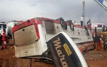 واژگونی مرگبار اتوبوس در لرستان با ۵ کشته و ۳۰ مصدوم