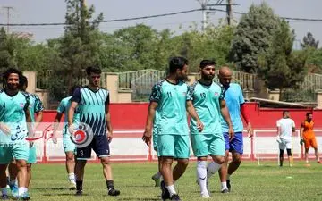 گزارش تصویری : تمرینات تیم شهید اورکی اسلامشهر زیر نظر حمیدرضا غنی زاده