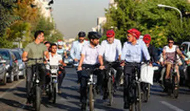 دوچرخه‌سواری آذری‌جهرمی در خیابان‌های تهران!