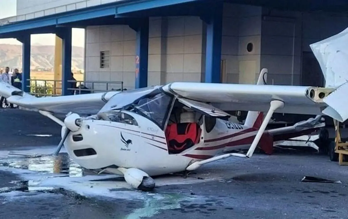 حادثه در فرودگاه تبریز/ برخورد هواپیما با ساختمان جانبی