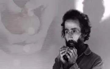 بوسه خانم بازیگر ایرانی بر شانه شاعر سرشناس