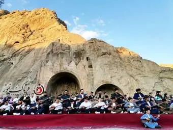 گزارش تصویری بازدید سفیران صلح جهانی نوروز ازآثار باستانی استان کرمانشاه