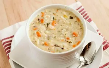 طرز تهیه سوپ جو خامه‌ ای؛ پیش‌غذایی گرم و دلچسب برای روزهای سرد