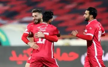 فرار پرسپولیس از باخت مقابل هوادار در نیمه نخست